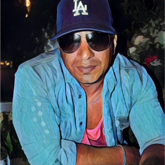 Meet your Posher, Nico - Picture 1 of 7